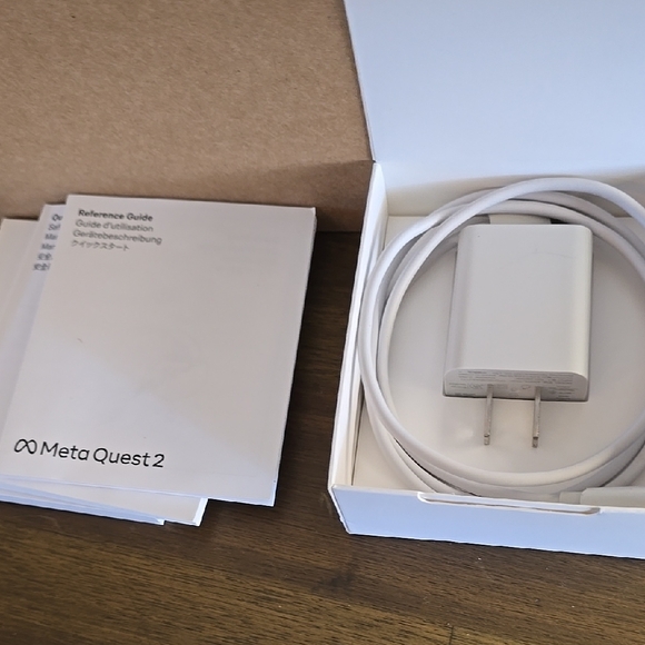 Meta Quest 2 VR Headset - White - Picture 7 of 14